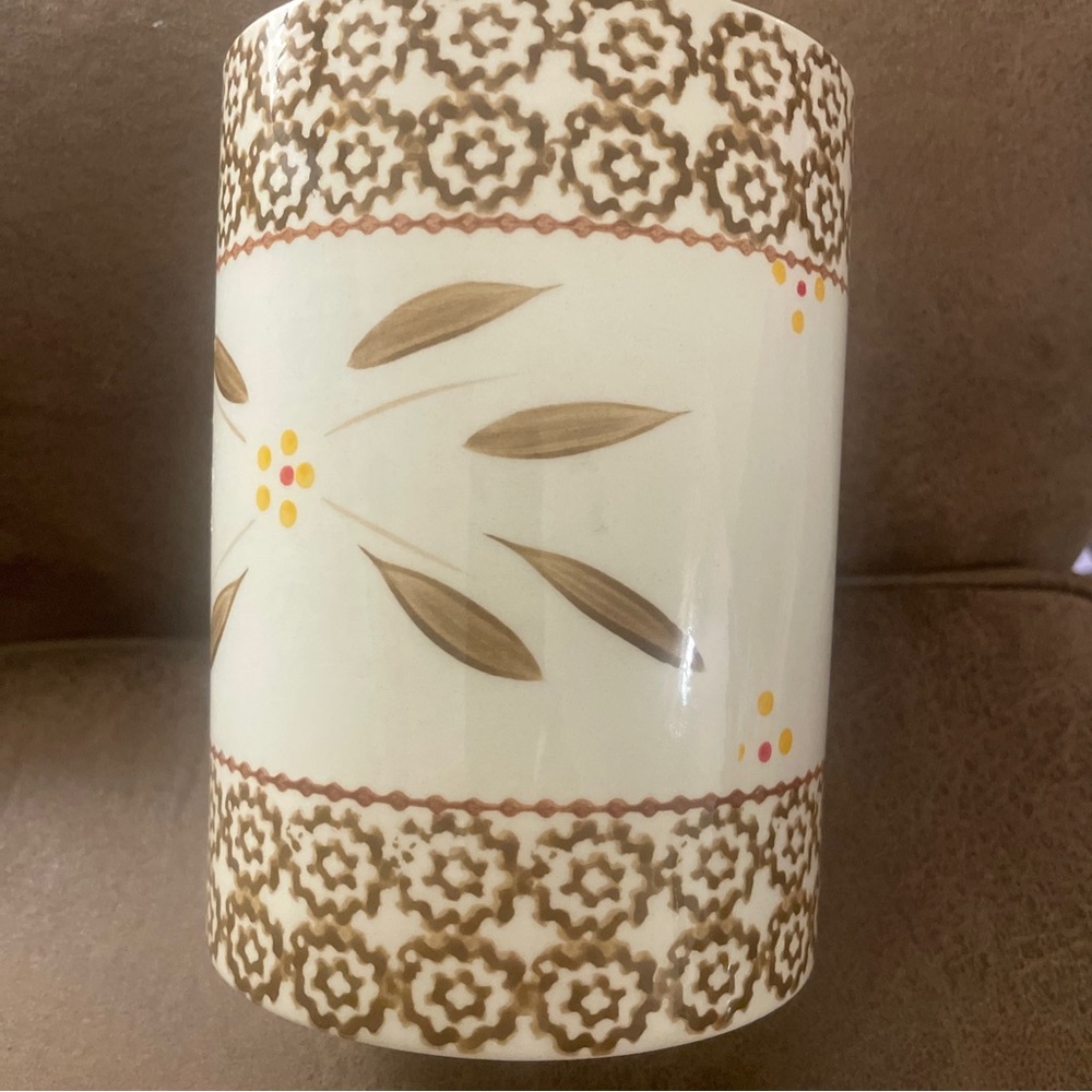 Temp-tations old world classic utensil holder in brown.  Rare!